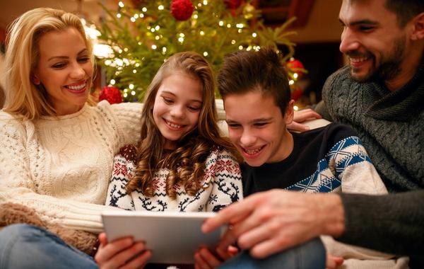 How Much Should You Let Kids Use Screens During The Holidays? - Screen ...