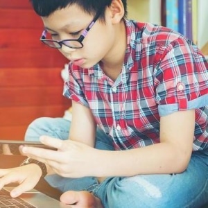 Protect Kids' Eyes From Too Much Screen Time