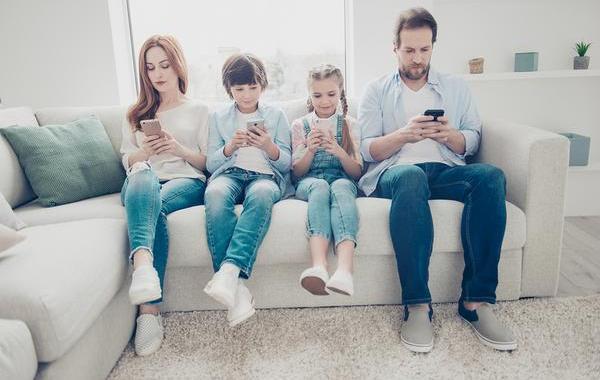 How to Keep Your Child from Spending 2020 Glued to Their Phone