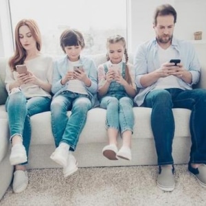 How to Keep Your Child from Spending 2020 Glued to Their Phone