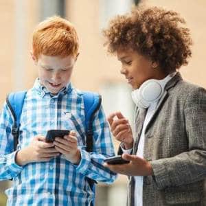 How to Use a Smartphone Tracker to Protect your Kids on Social Media