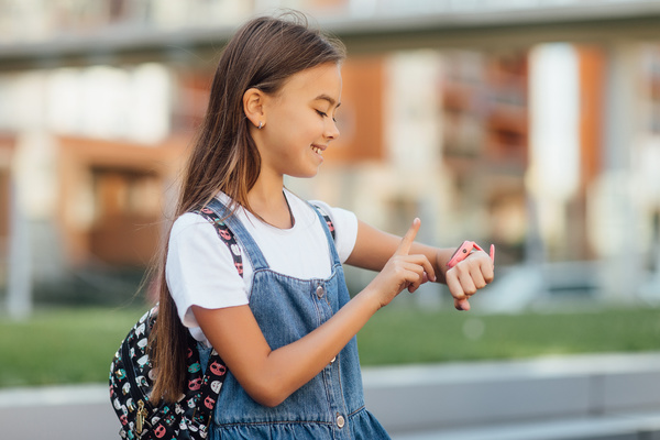 Does Your Child Want a Smart Watch? Here’s What Parents Should Know
