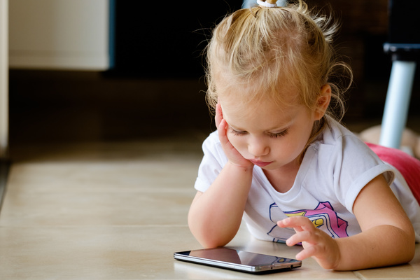 Recommended Screen Time by Age: Here’s What the Experts Say